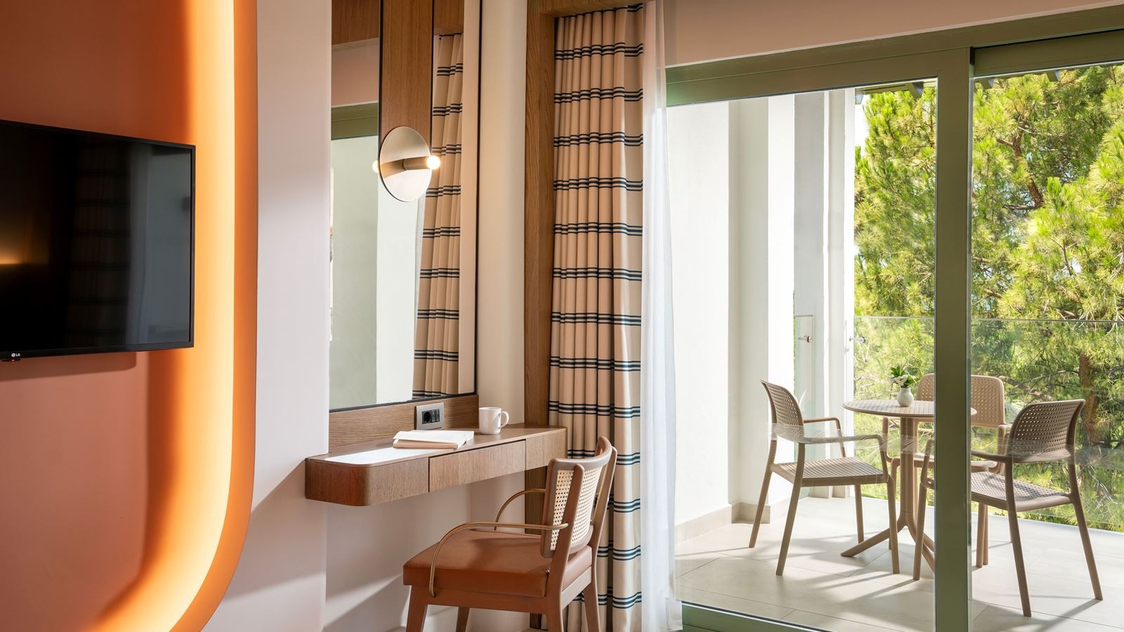 rooms-deluxe-family-room-side-sea-view-type-4ad