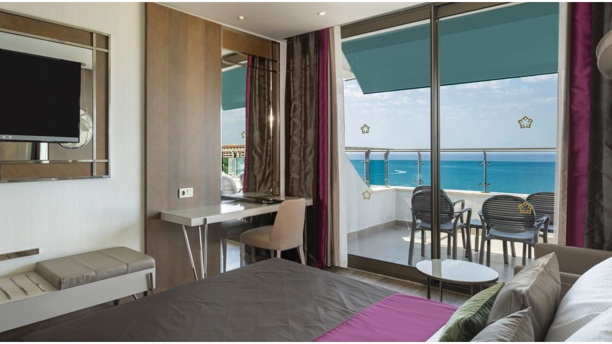 rooms-family-room-sea-view