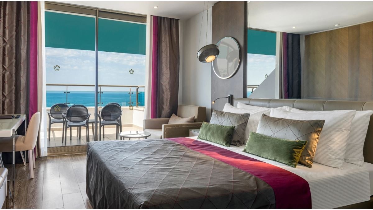 rooms-family-room-sea-view