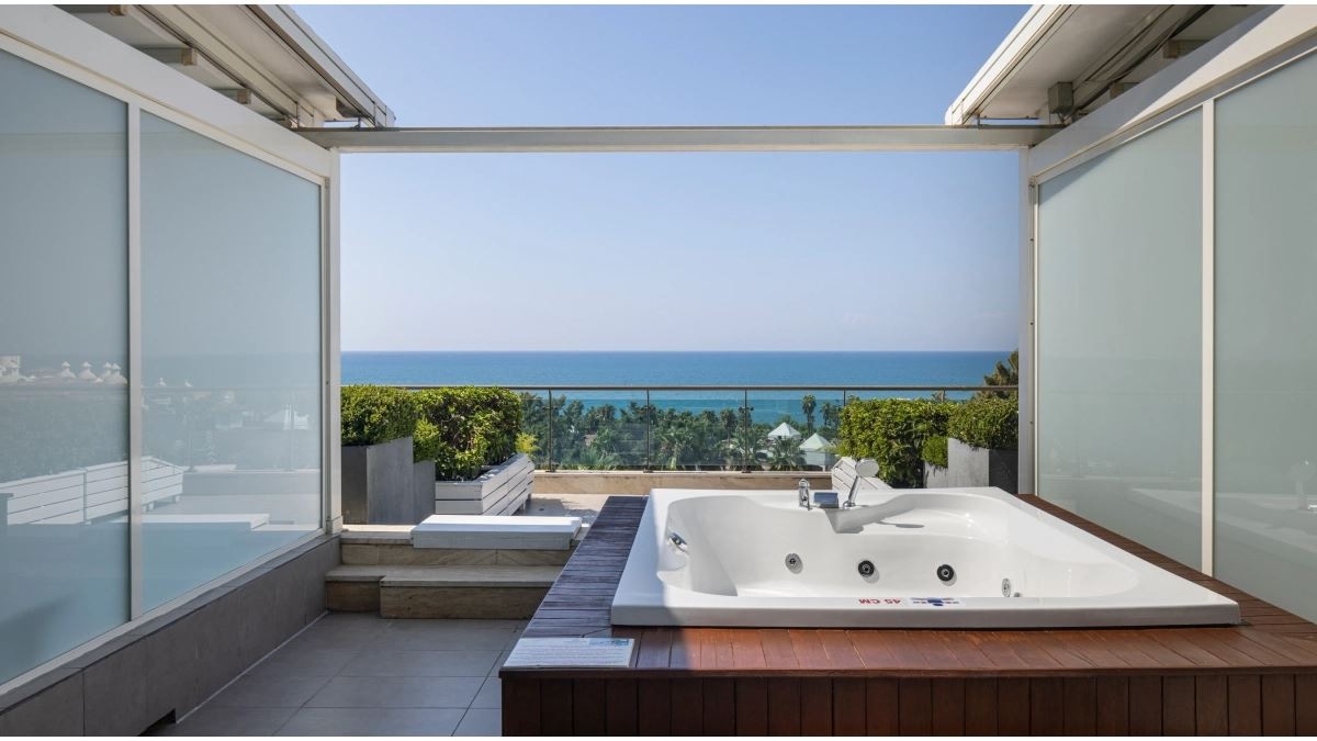 rooms-deluxe-terrace-room-with-jacuzzi