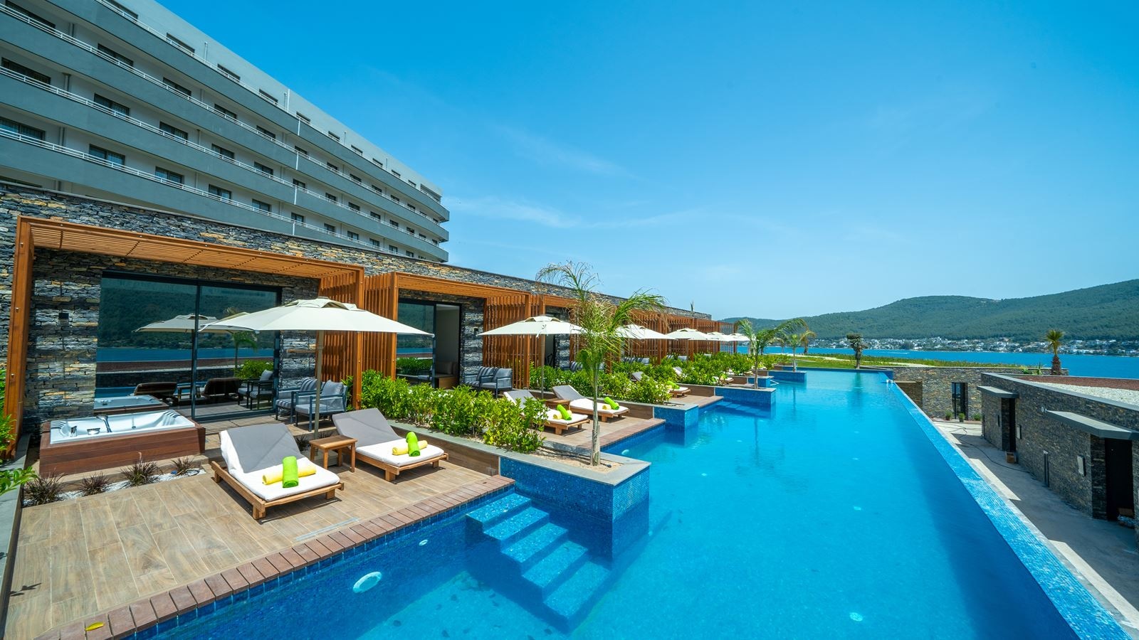 rooms-swim-up-room-sea-view