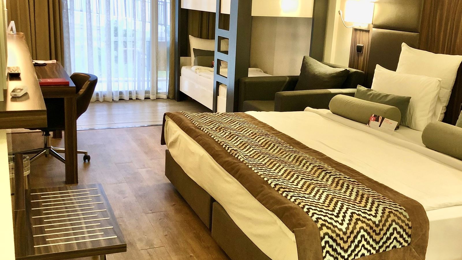 rooms-superior-bunkbed-room-sea-view