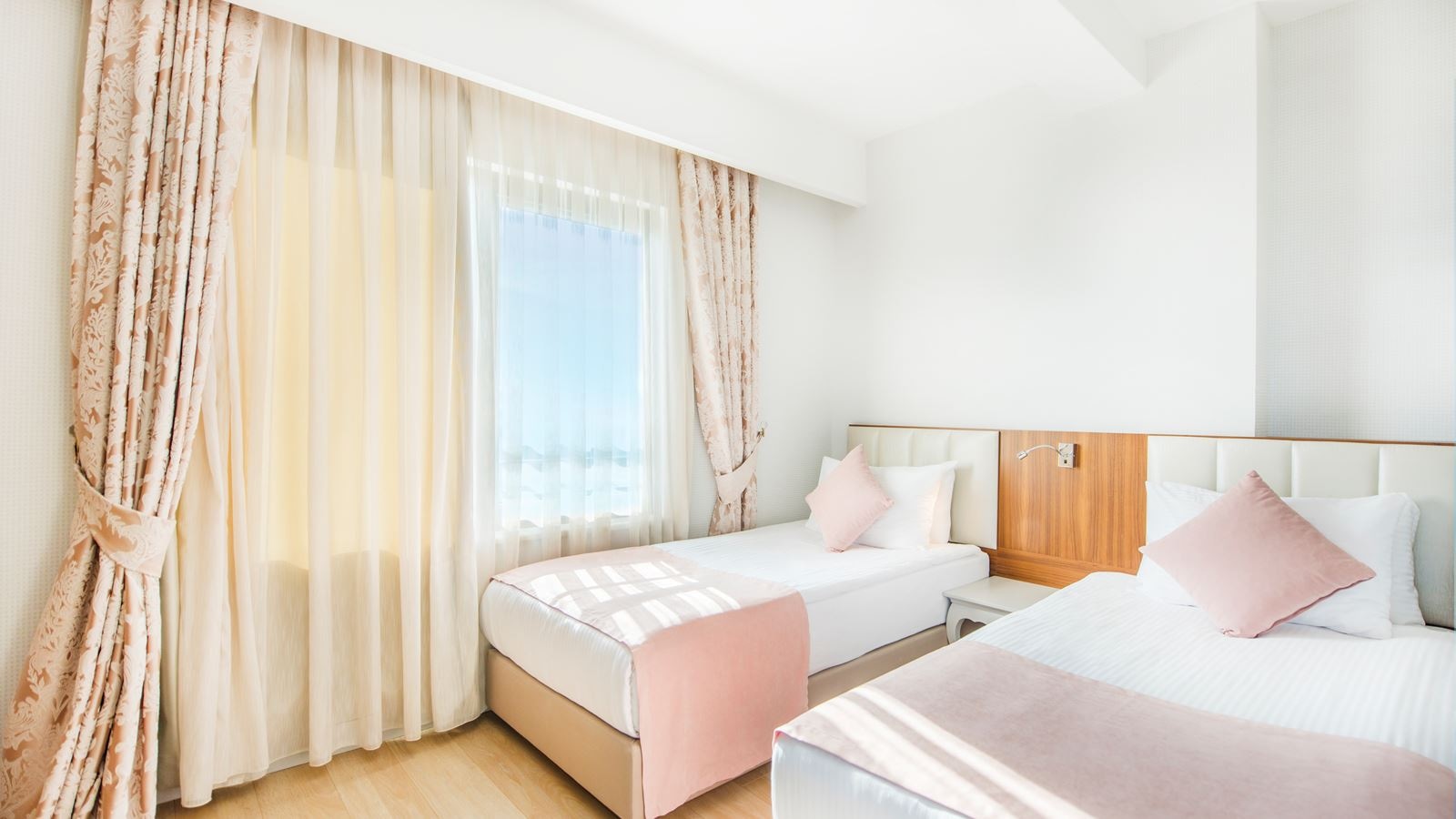 rooms-king-suit-2-bedrooms