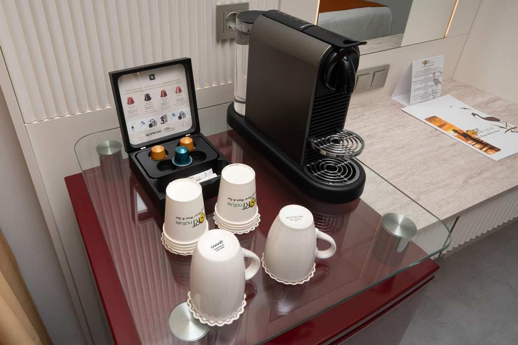 rooms-family-room-sea-side-view-2-bedrooms