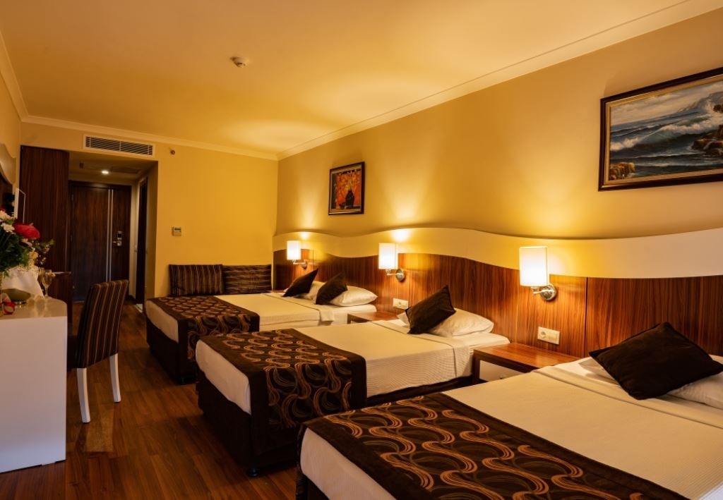 rooms-main-building-family-large-room