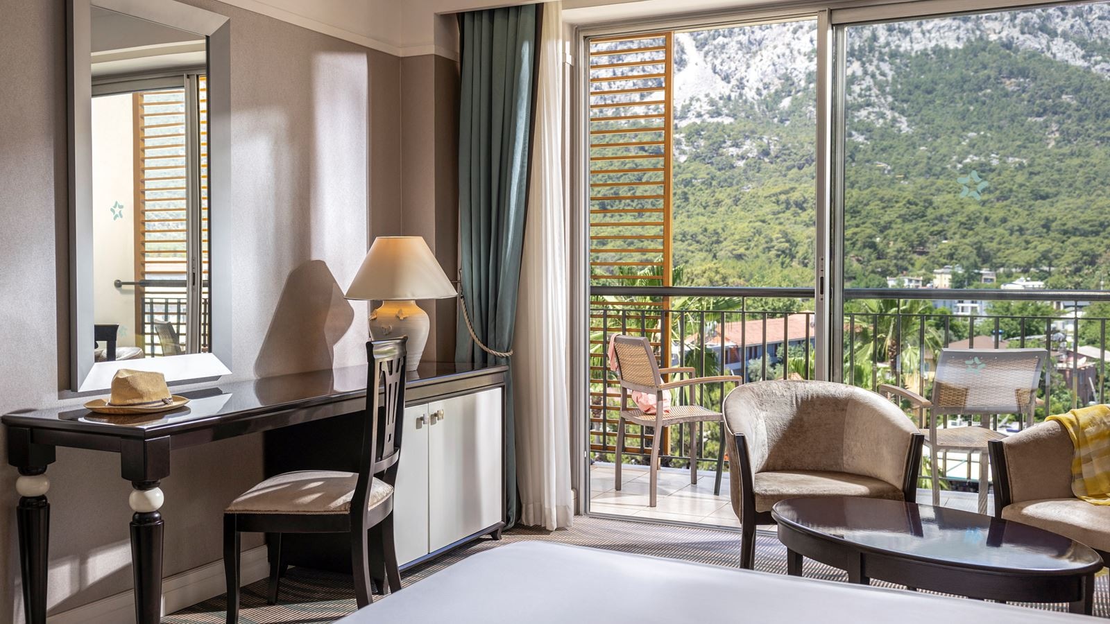 rooms-classic-room-mountain-view