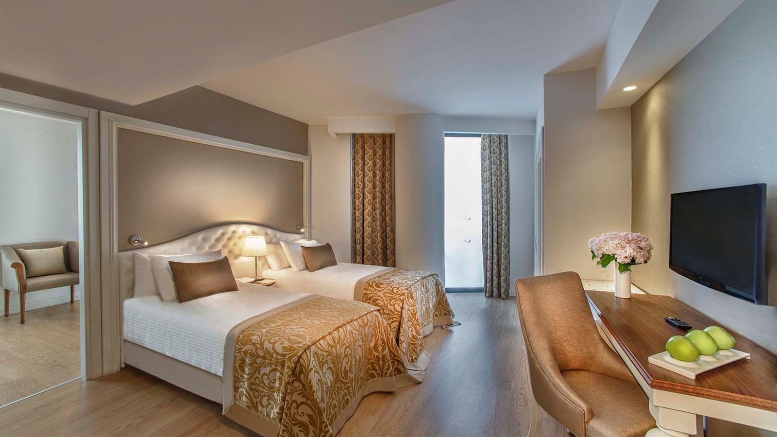 rooms-main-building-family-room