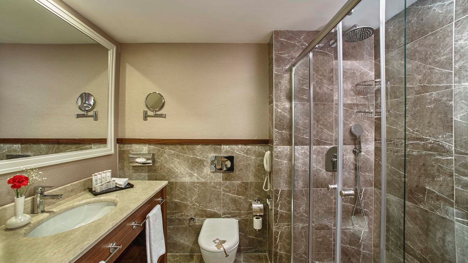 rooms-main-building-family-room