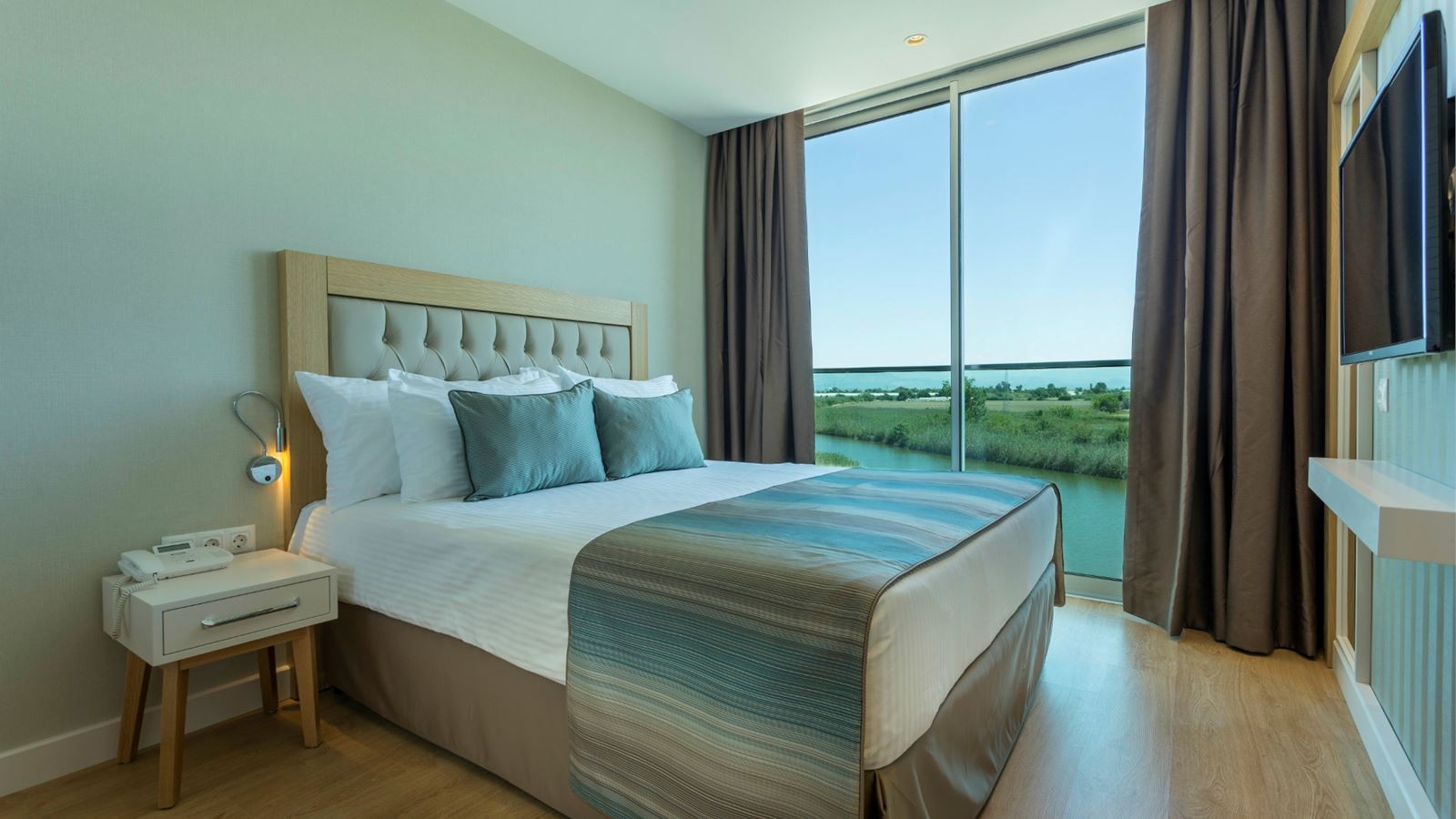 rooms-aska-river-side-anex-building-family-room