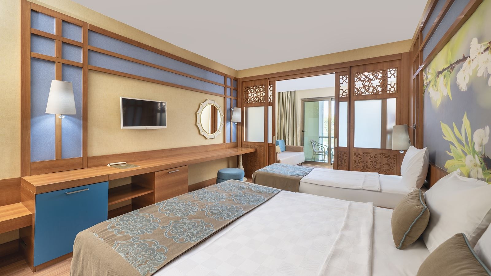 rooms-family--pool-view