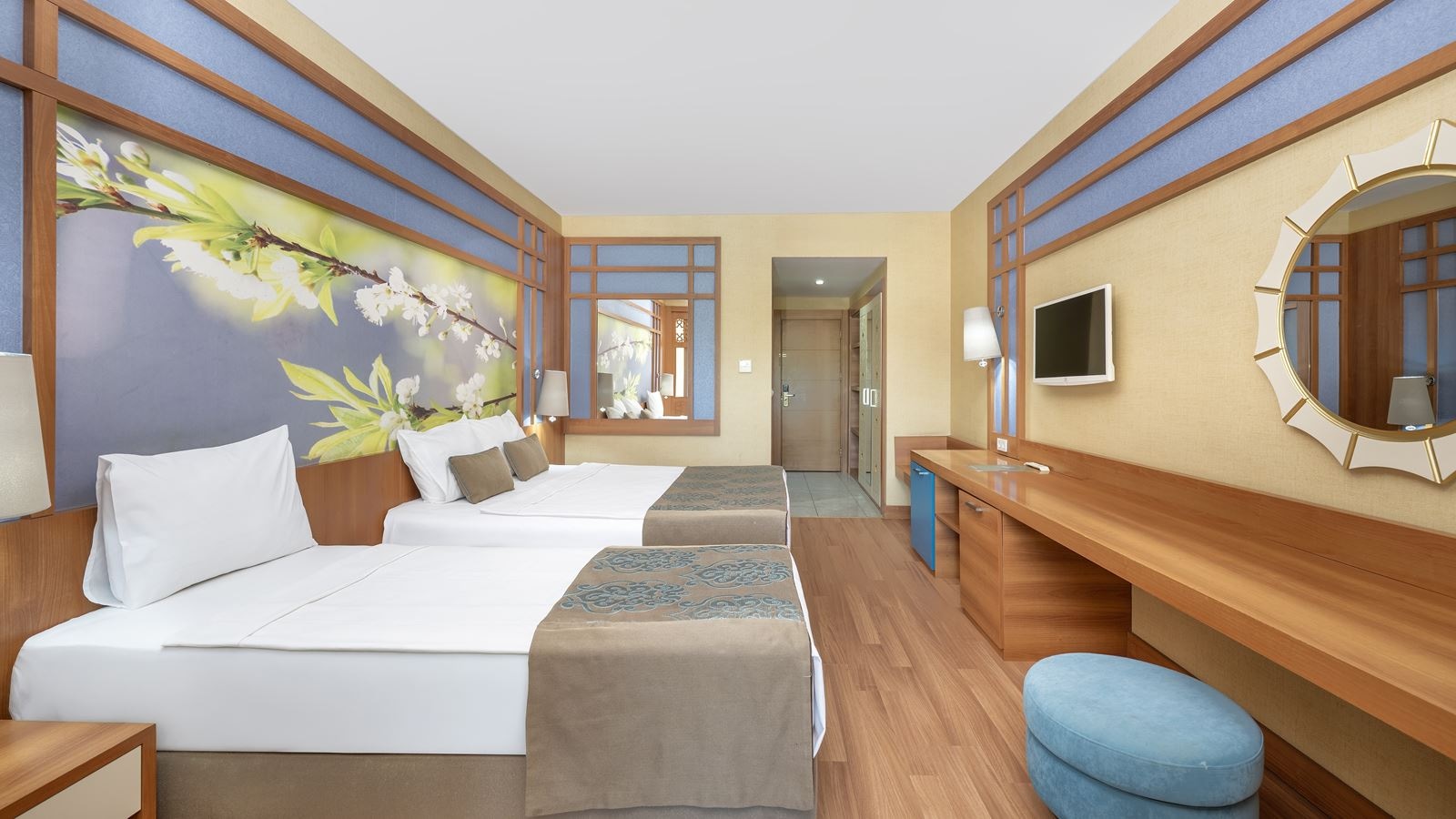 rooms-family--pool-view