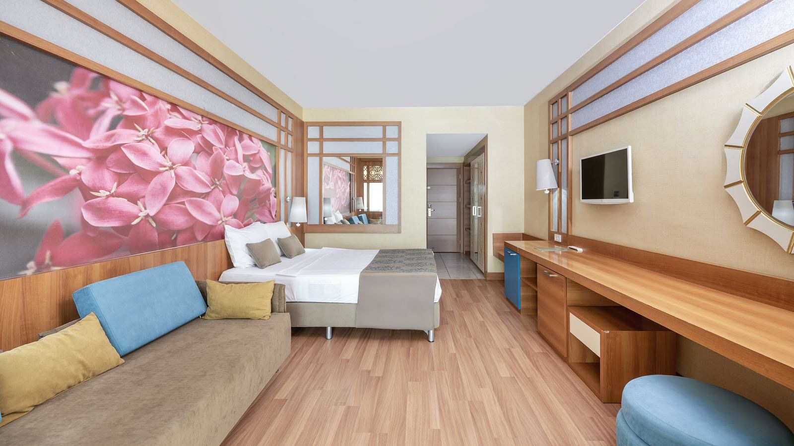 rooms-family--pool-view