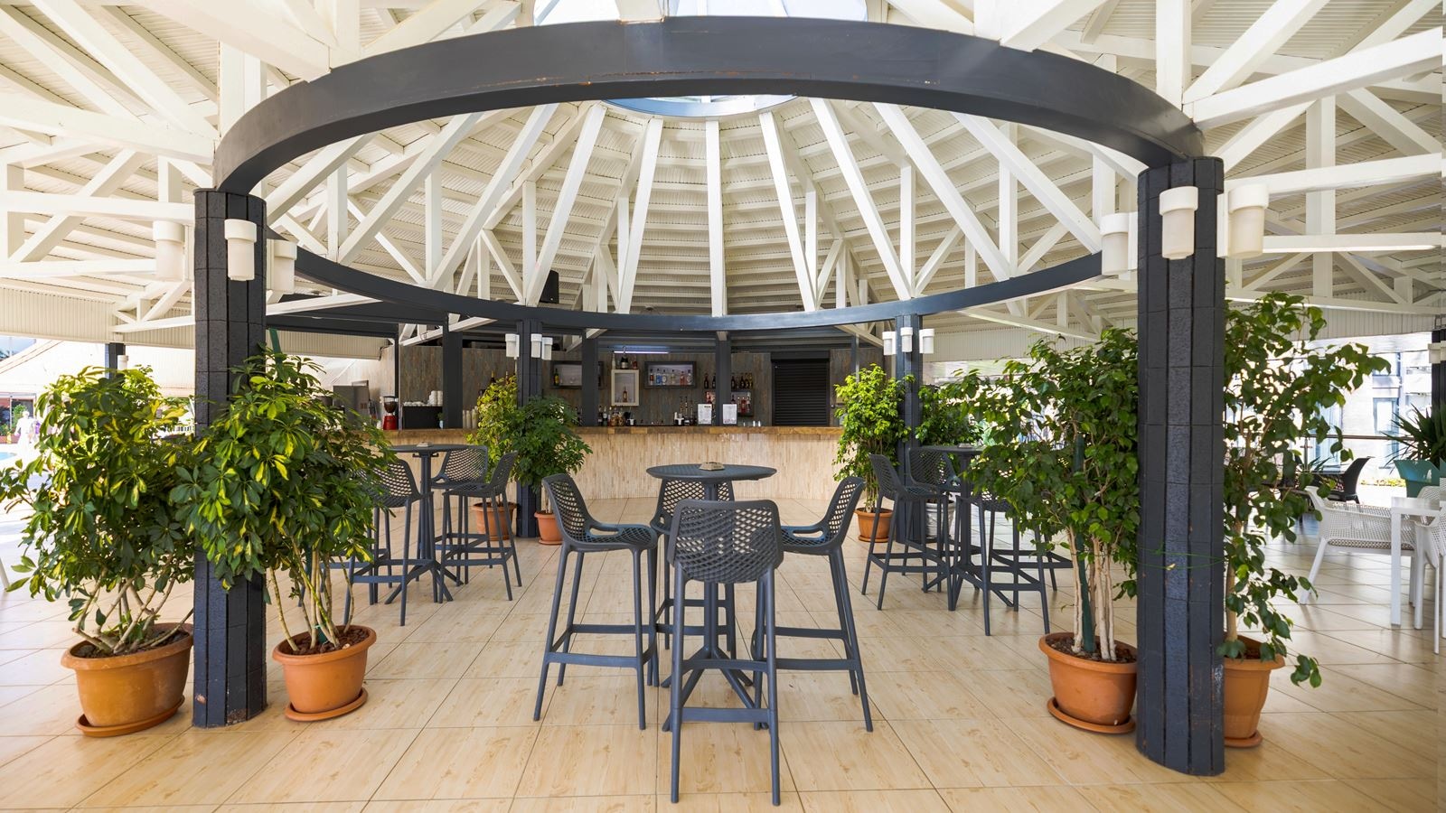 bars-lilium-pool-bar