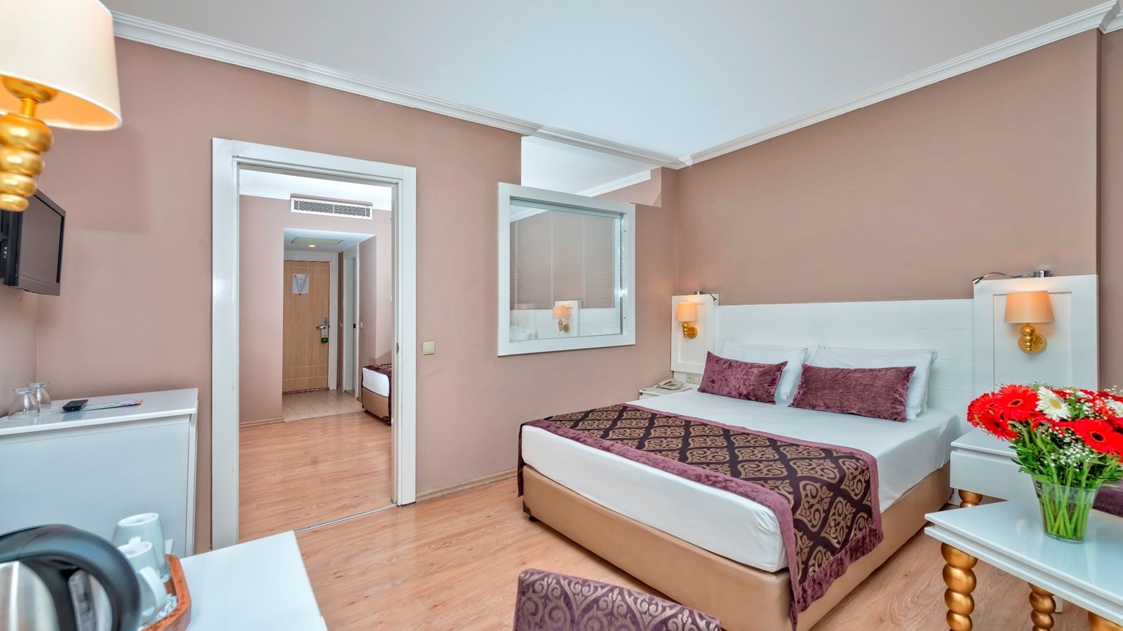 rooms-family-room-land-view