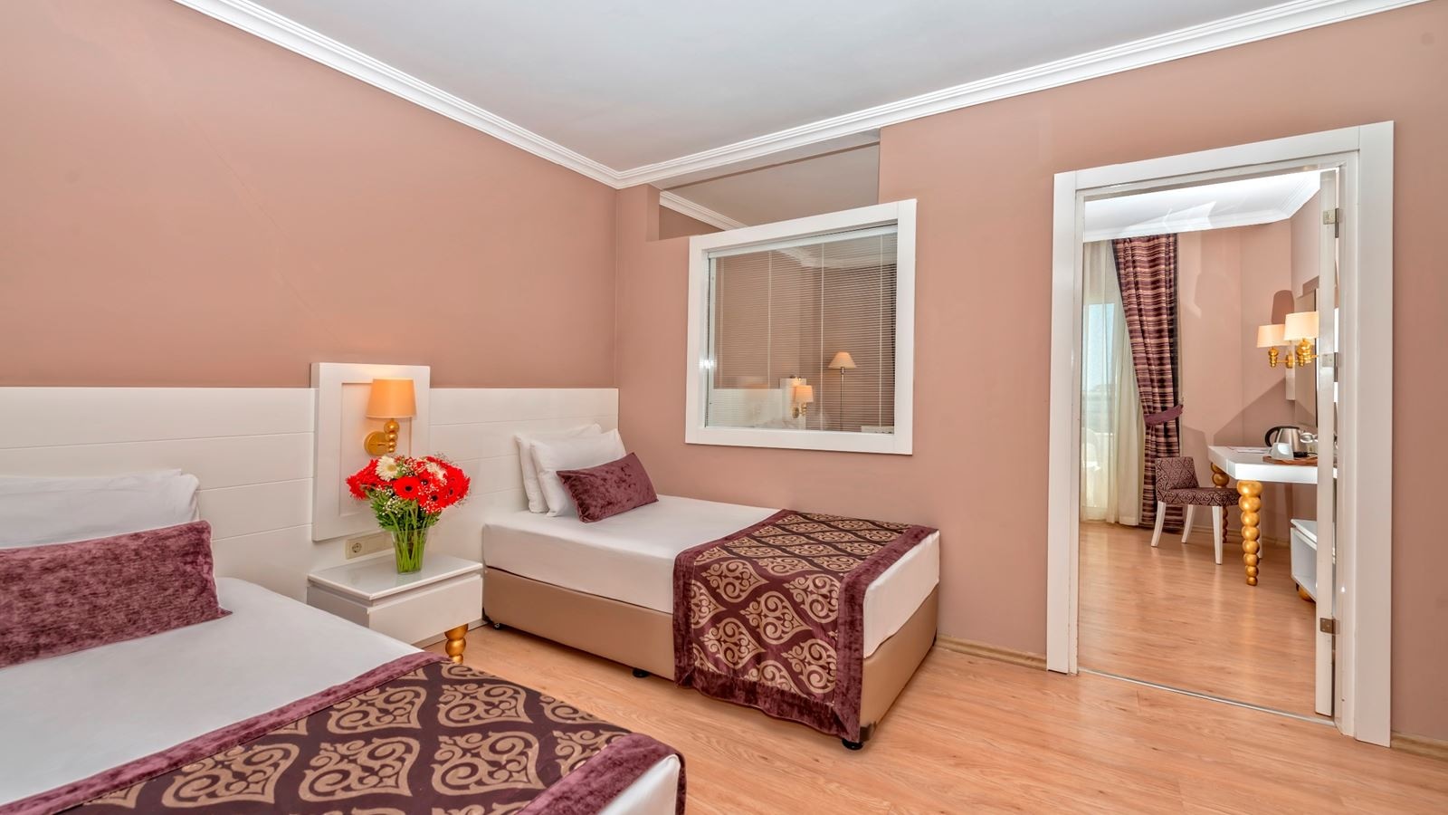 rooms-family-room-sea-view