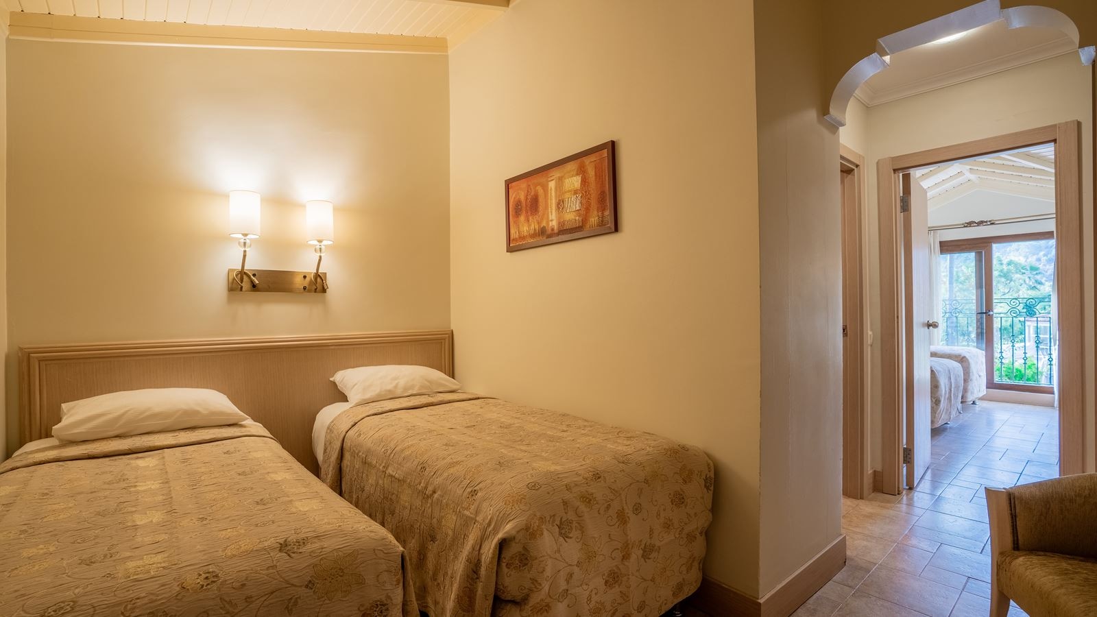 rooms-deluxe-family-room