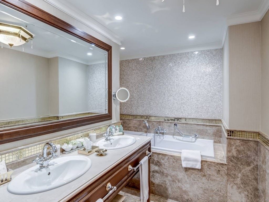 rooms-deluxe-room-seaview-main-building