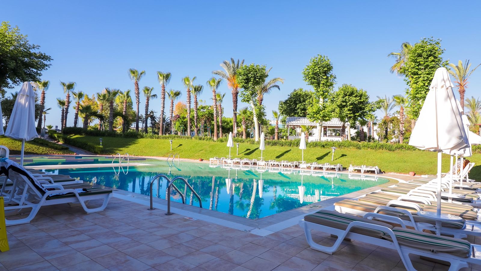 pools-outdoor-childrens-pool