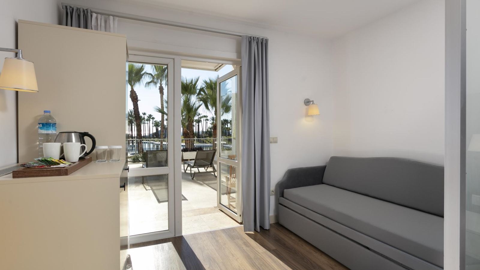 rooms-hotel-standard-room-pool-view-with-large-balcony-or-terrace