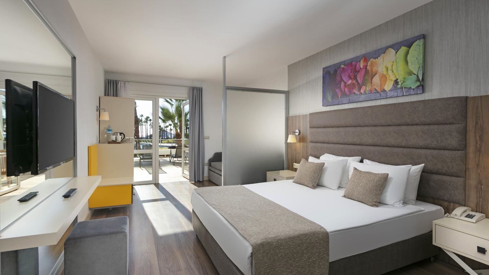 rooms-hotel-standard-room-pool-view-with-large-balcony-or-terrace