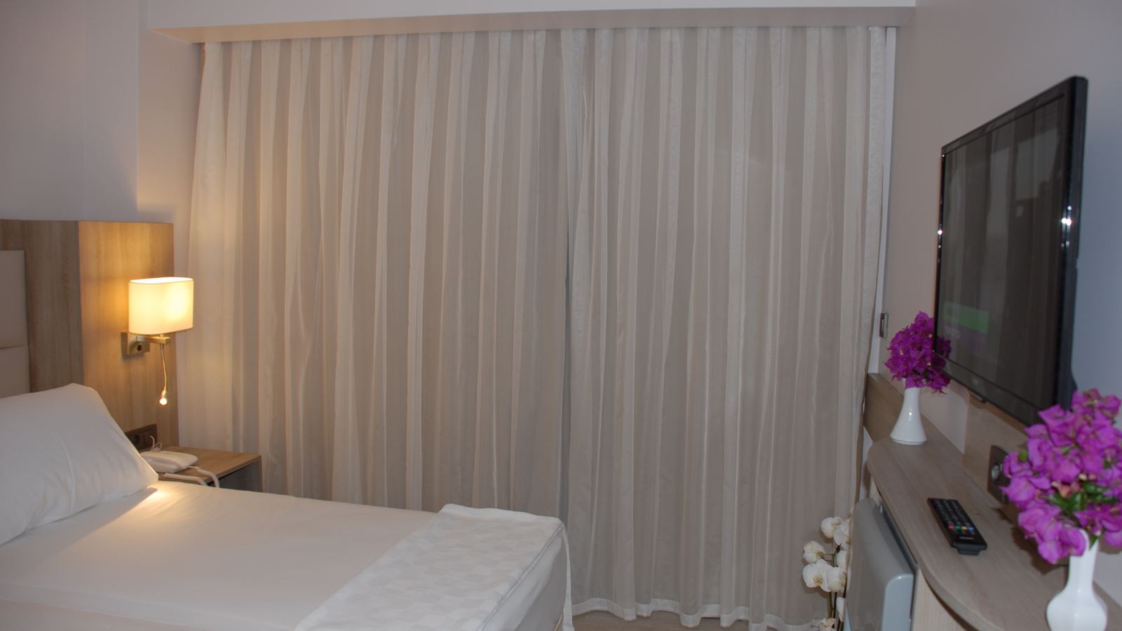 rooms-standard-room-side-sea-view
