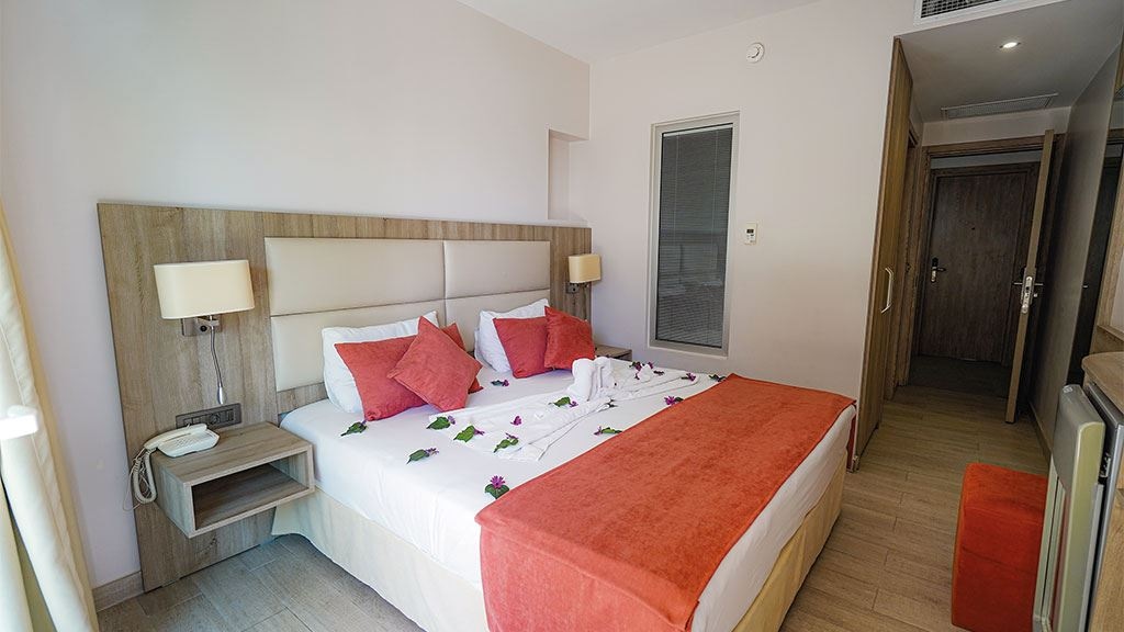 rooms-standard-room-side-sea-view