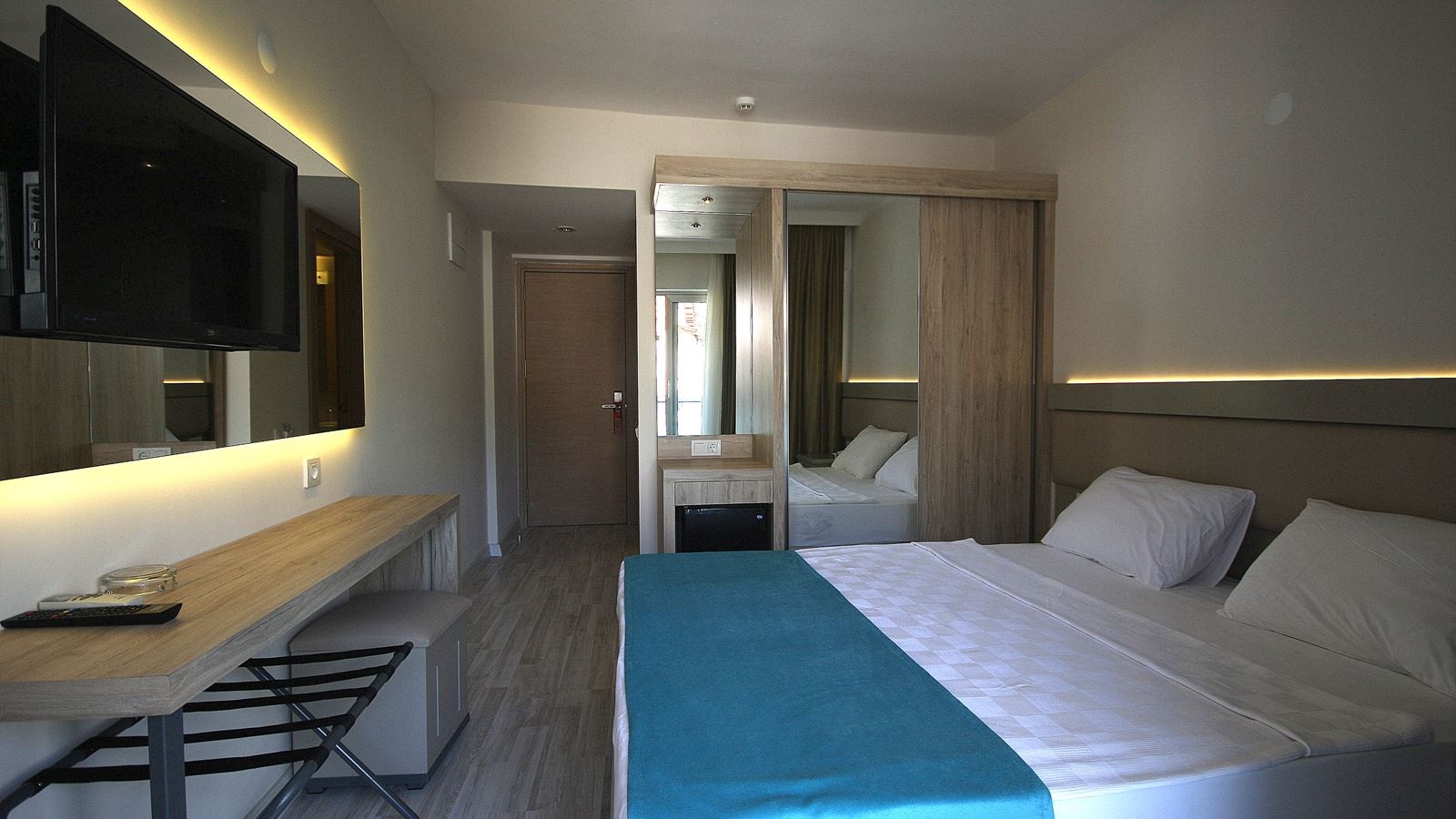 rooms-standard-room-land-view