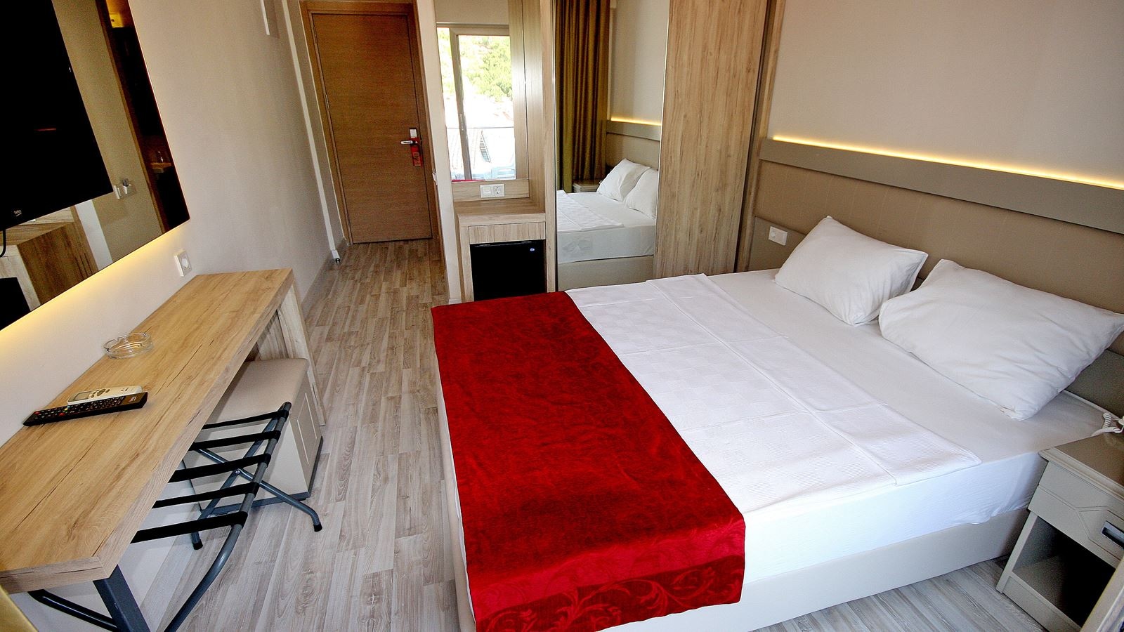 rooms-standard-room-land-view