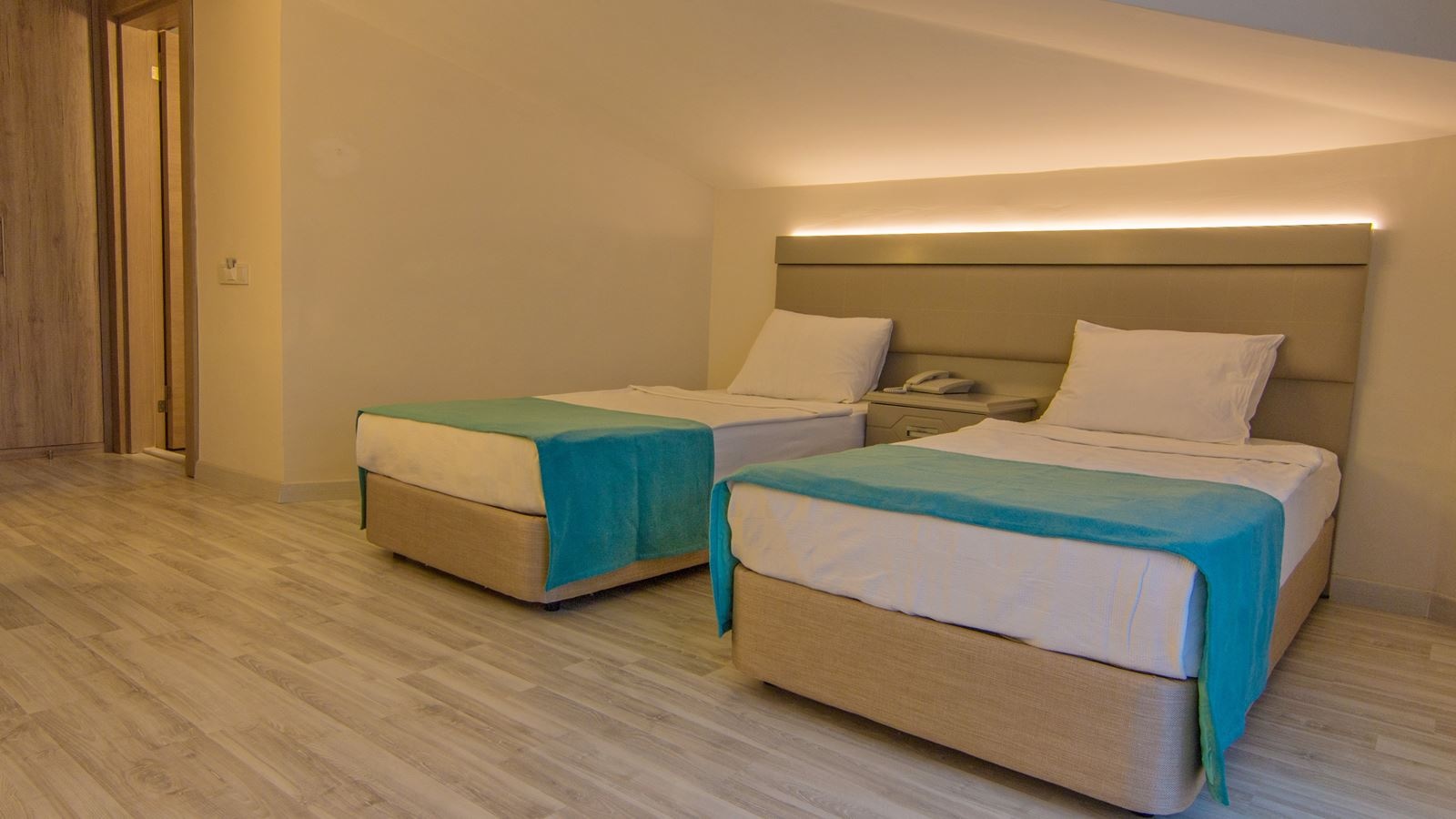 rooms-standard-room-land-view