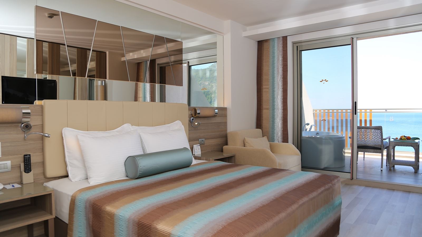 rooms-premium-room-with-jakuzzi-sea-view