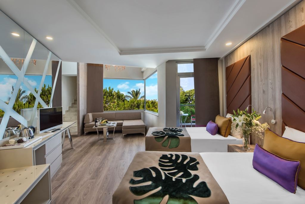 rooms-be-family-loft-room-land-view