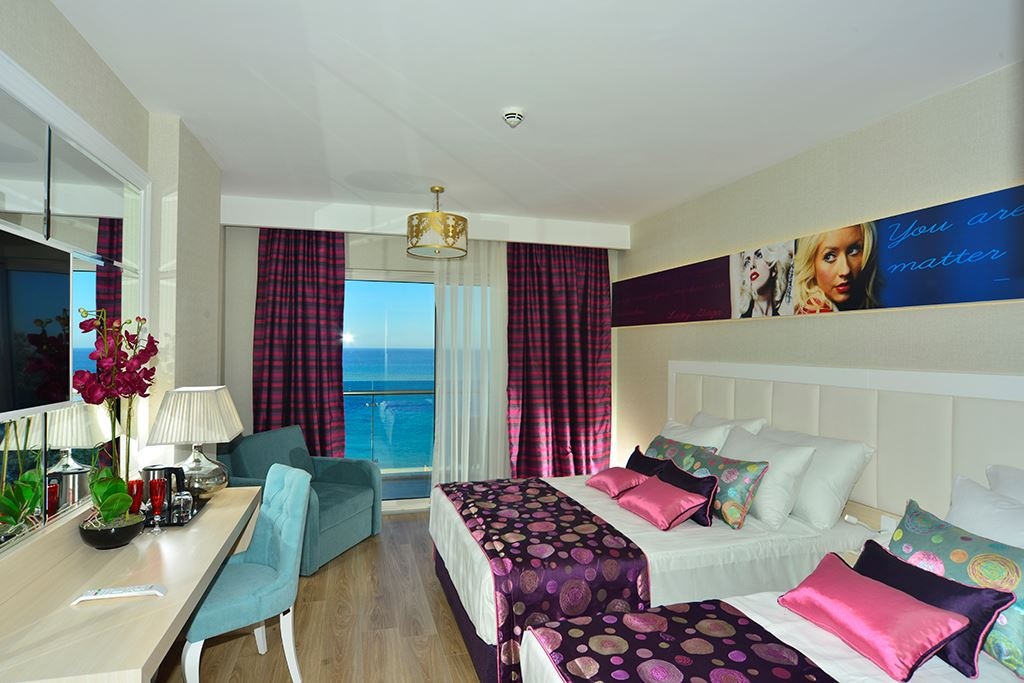 rooms-deluxe-room-sea-view