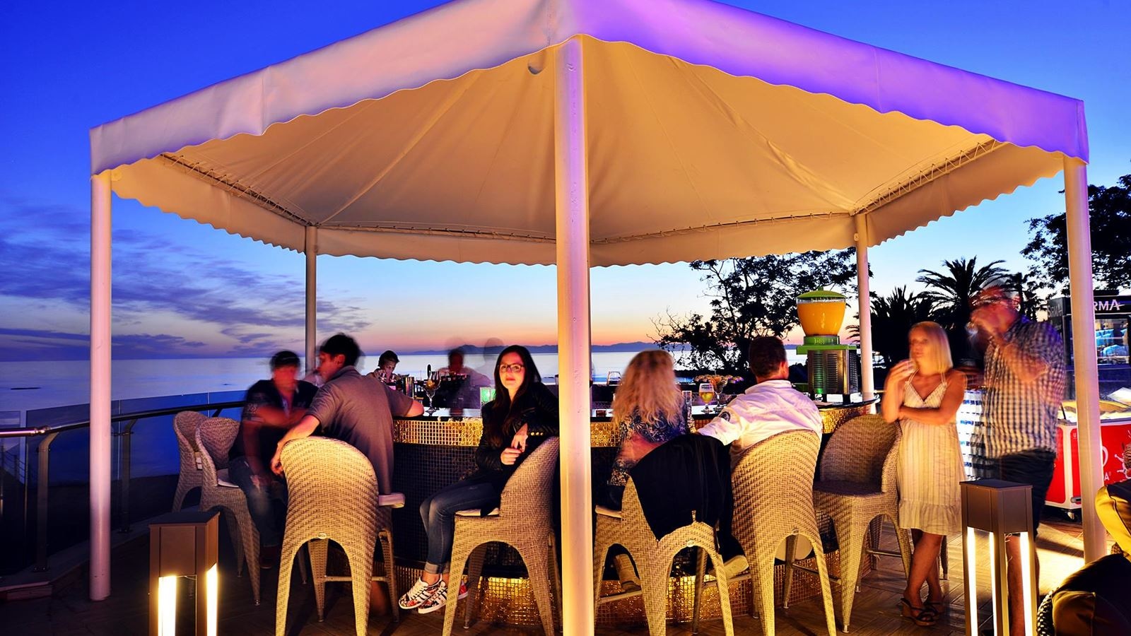 bars-cha-cha-havuz-bar