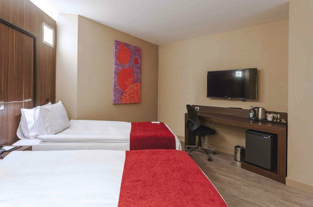 rooms-business-kara-manzarali-oda