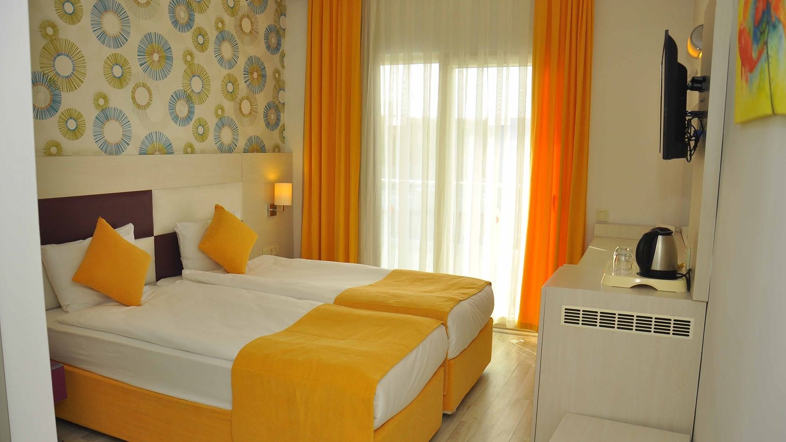 rooms-hotel-standard-room-with-balcony