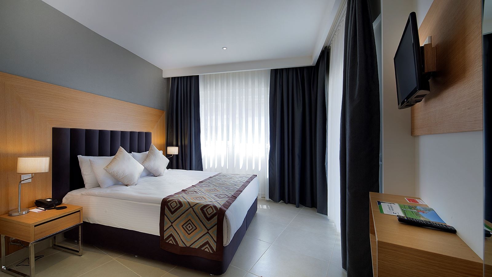 rooms-junior-suite-land-view