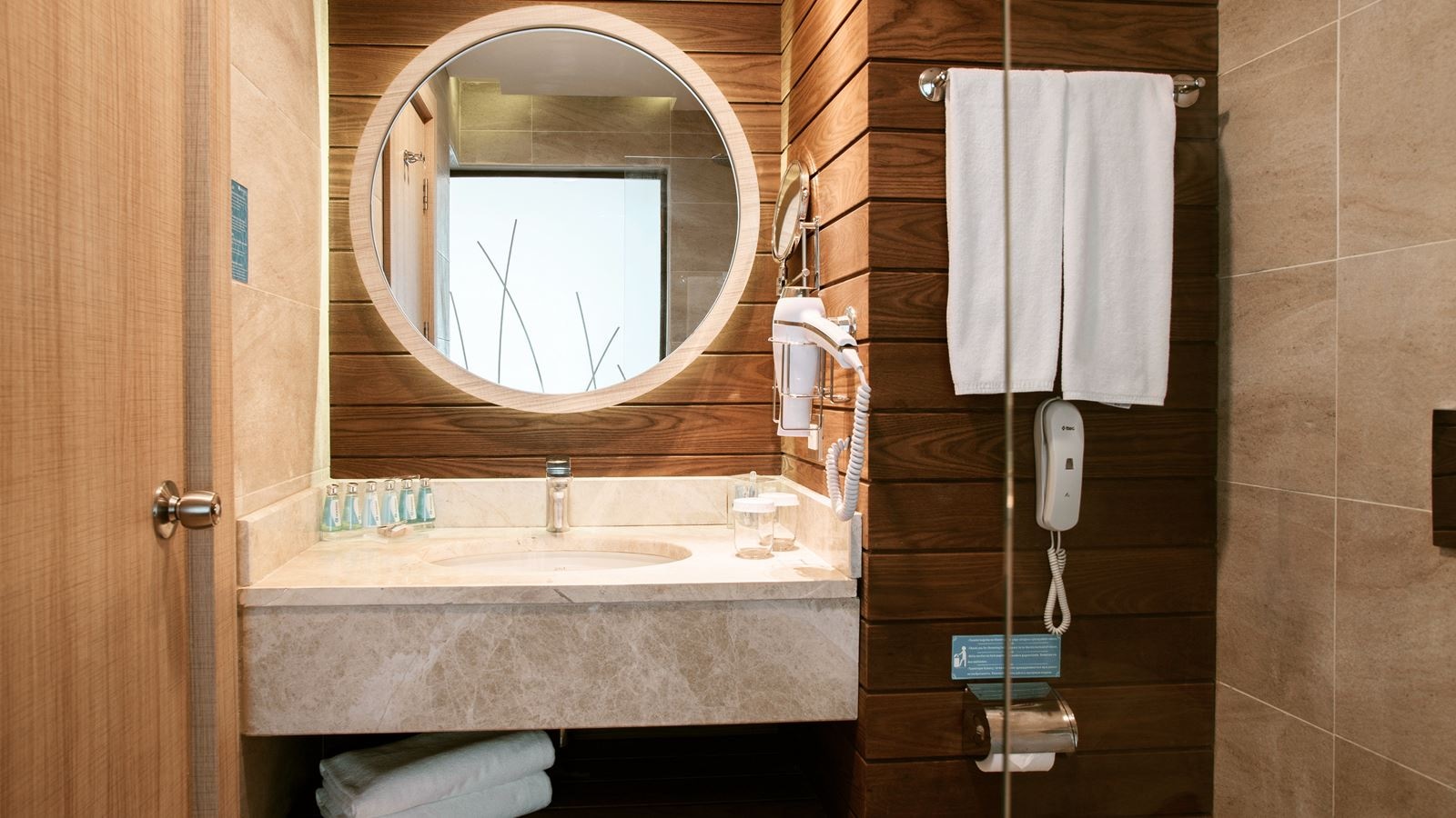 rooms-standard-room-land-view