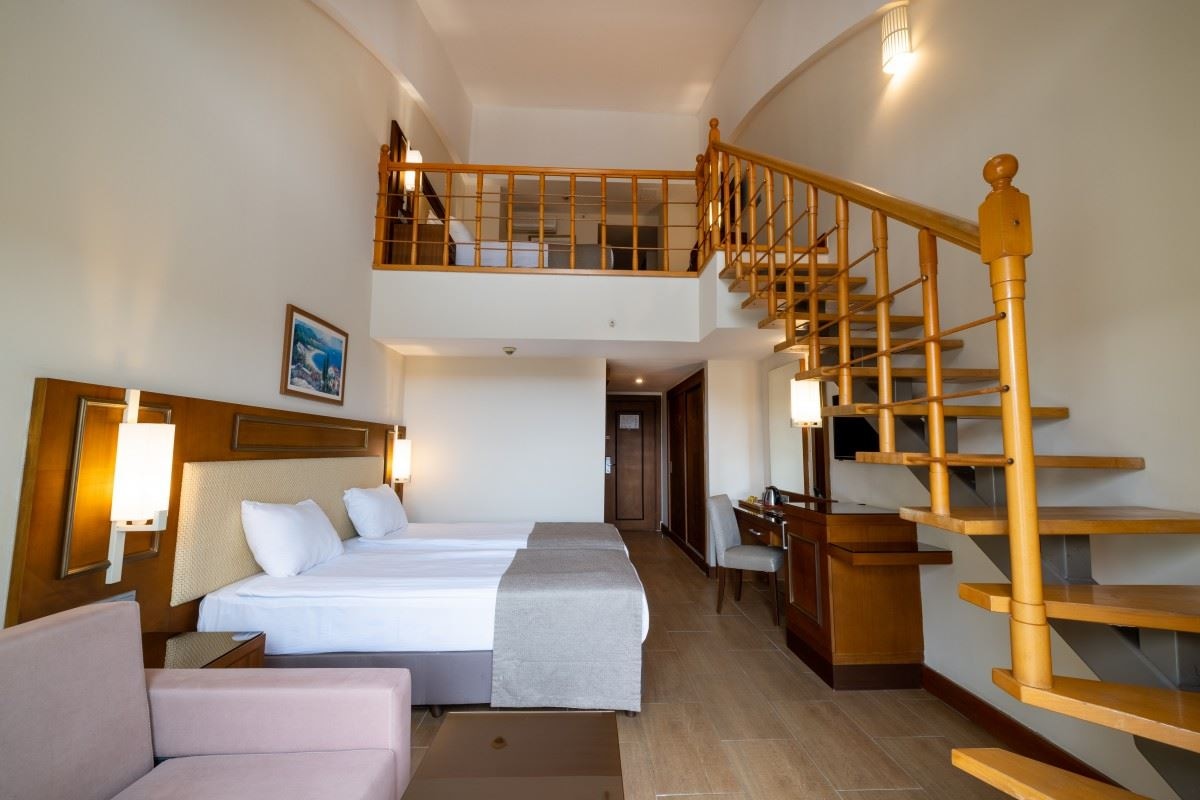 rooms-family-dublex-land-view