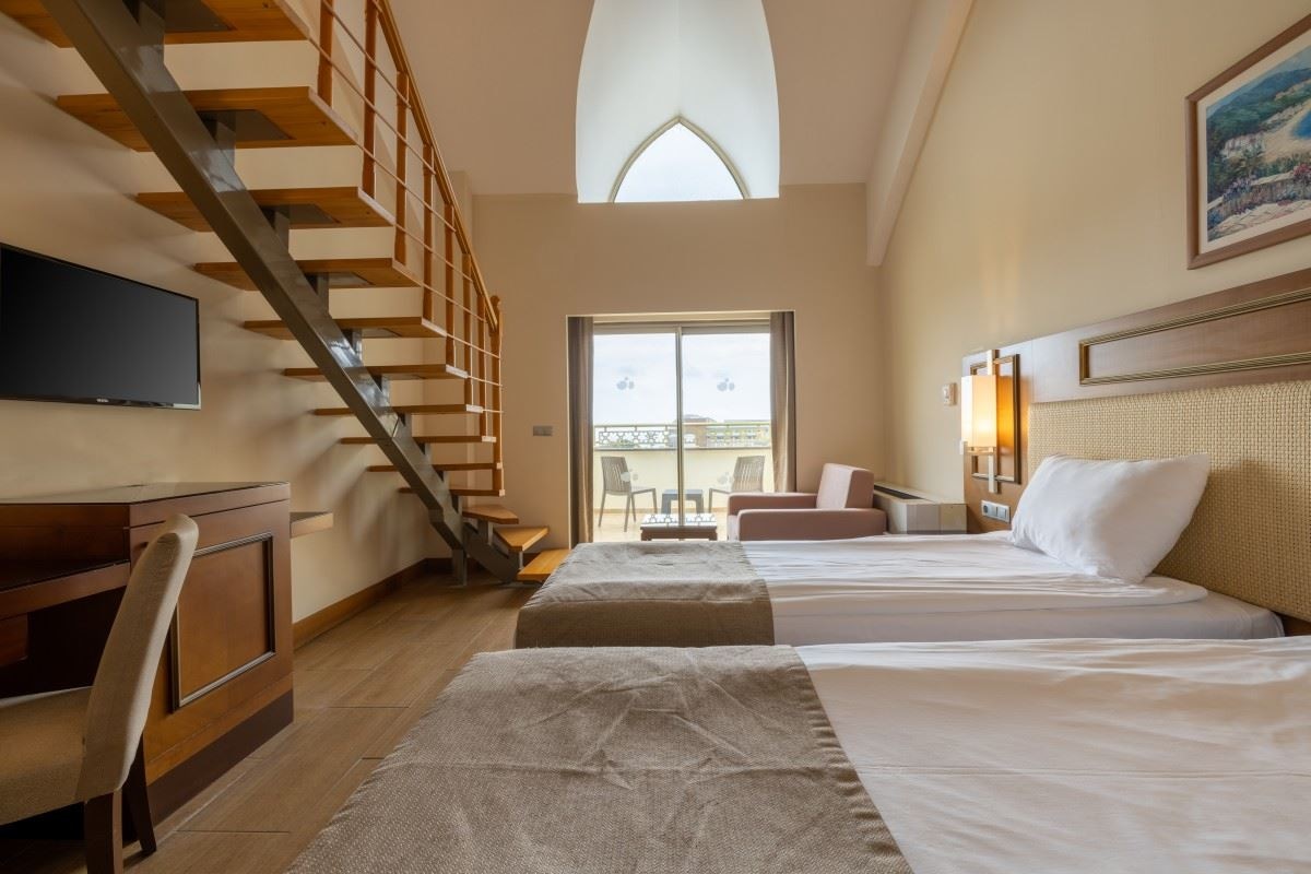 rooms-family-dublex-side-sea-view