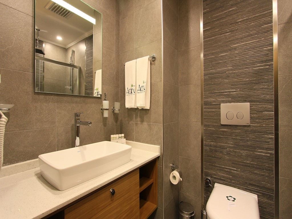 rooms-aden-suit