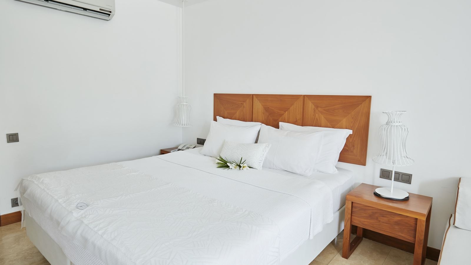 rooms-mansion-deluxe-room