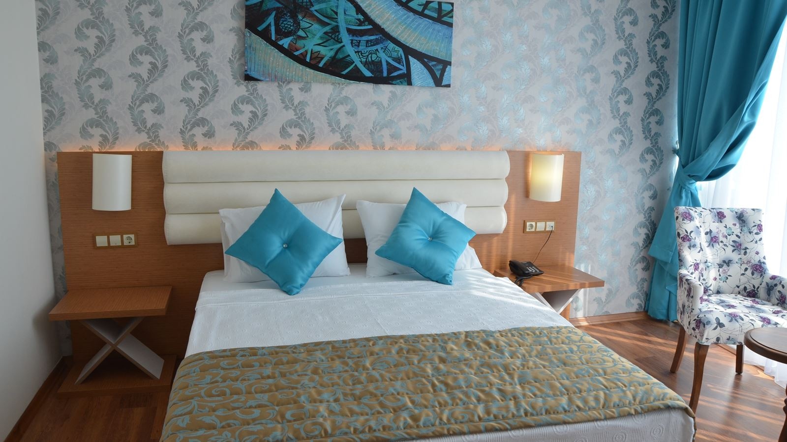 rooms-family-room-1-bedroom-balcony-or-terrace