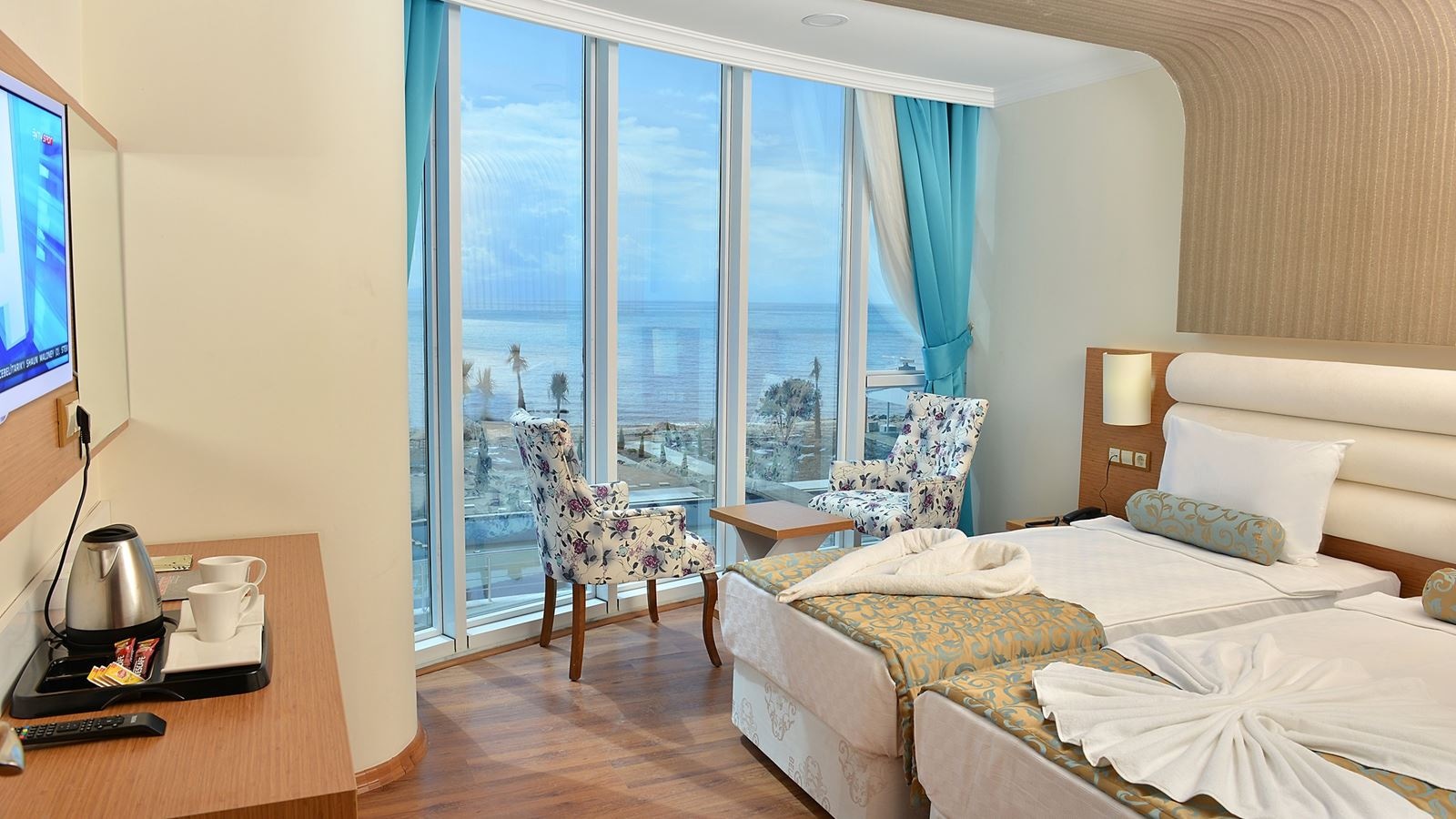 rooms-family-room-1-bedroom-balcony-or-terrace