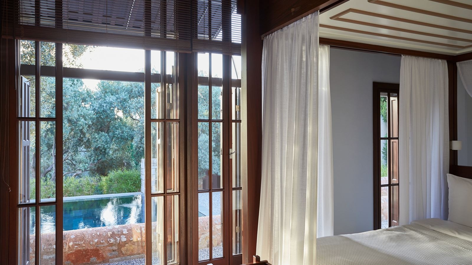 rooms-pool-pavillion-deluxe-sea-view