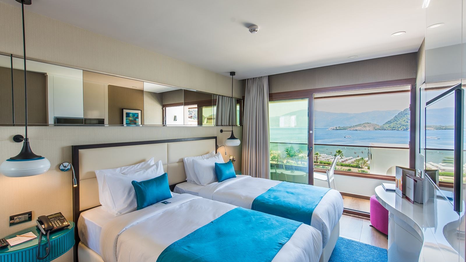 rooms-deluxe-room-sea-view