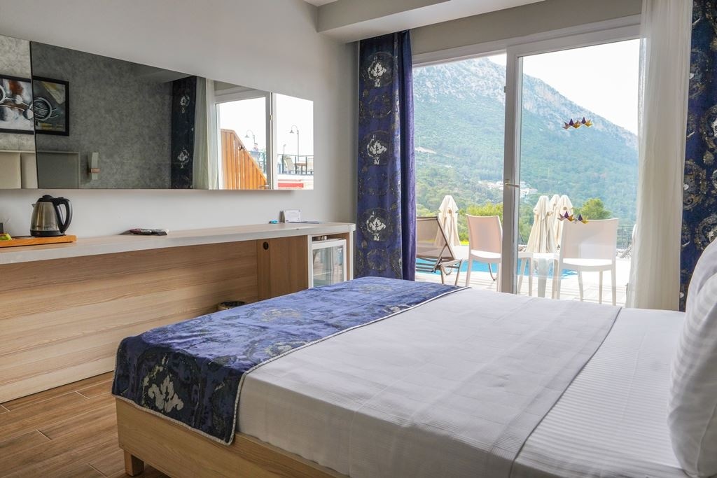 rooms-swim-up-room-pool-view