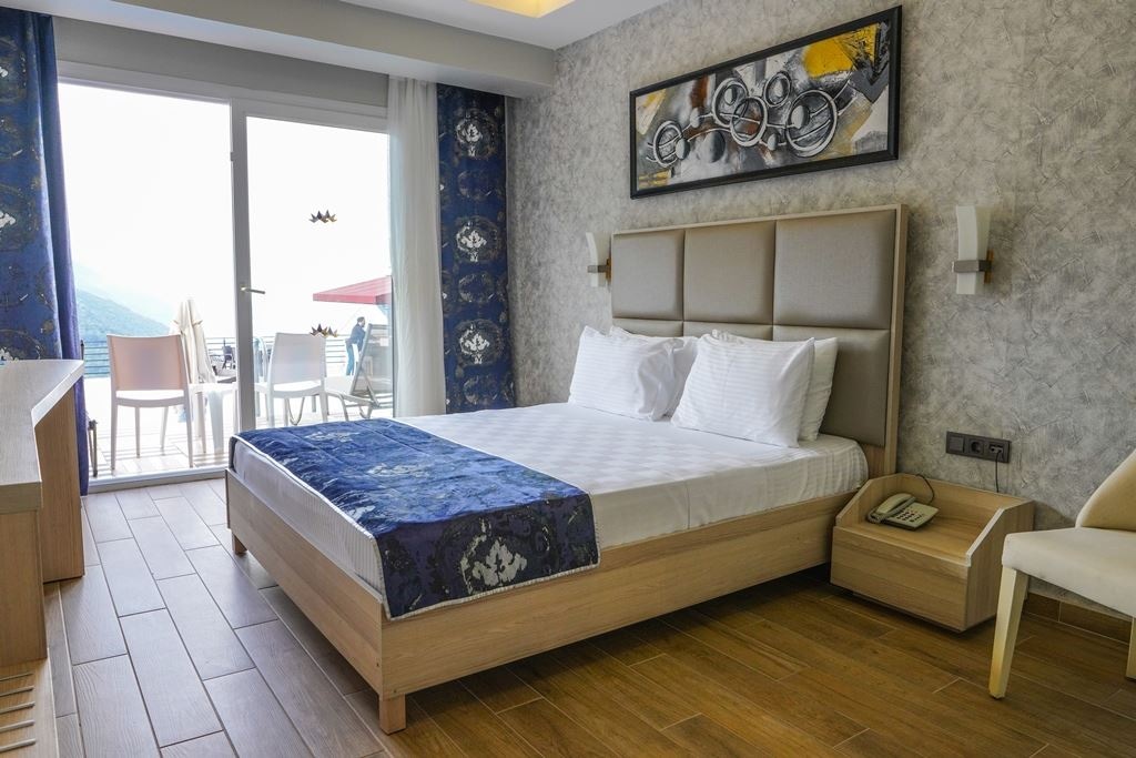 rooms-swim-up-room-pool-view