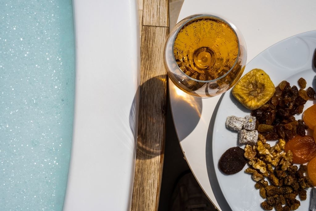 rooms-deluxe-jacuzzi-room