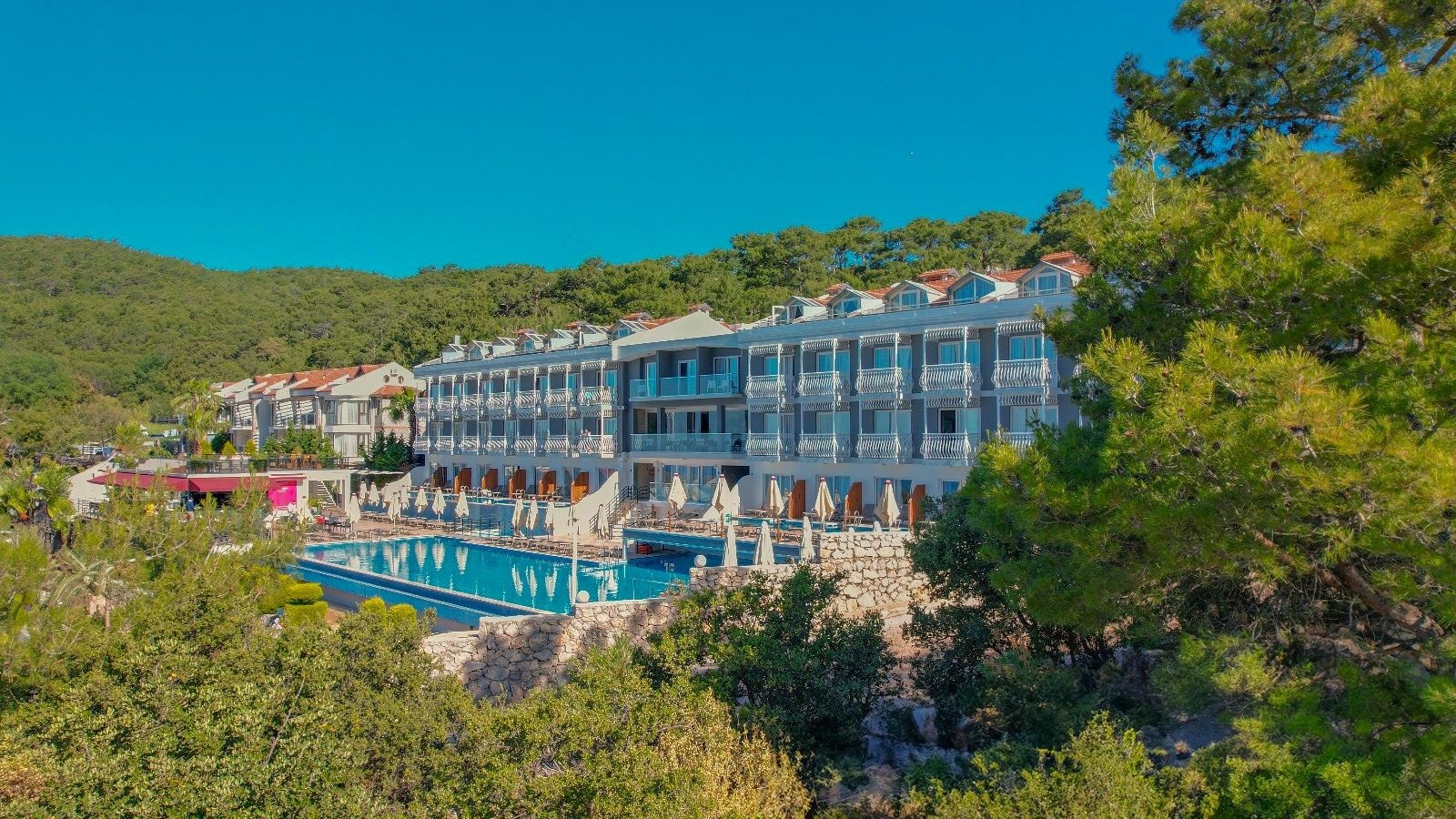 rooms-swim-up-room-pool-view