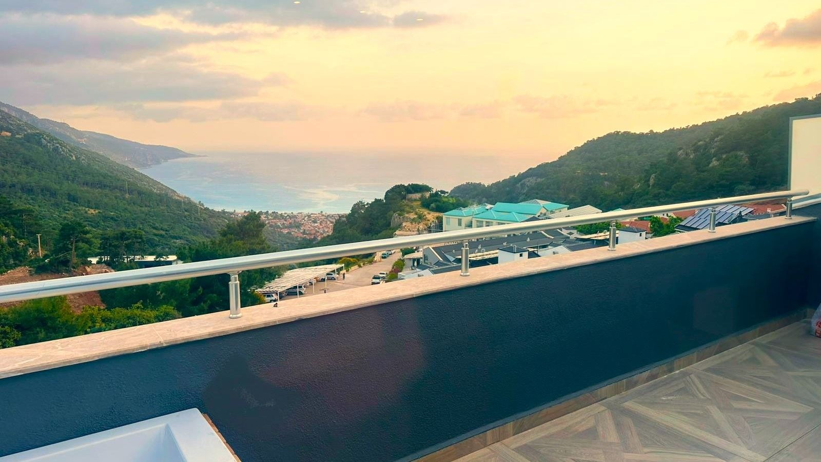 rooms-deluxe-jacuzzi-room